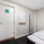 New! Modern City Apt: Central W/ Private Entrence * Берген