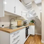 New! Modern City Apt: Central W/ Private Entrence Берген