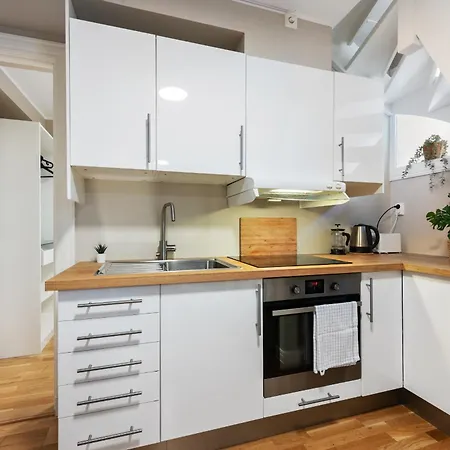 Apartamento New! Modern City Apt: Central W/ Private Entrence