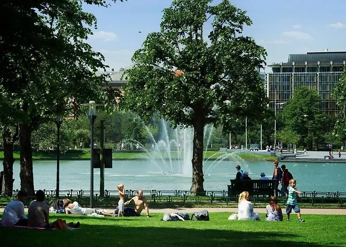 New! Modern City Apt: Central W/ Private Entrence * Bergen