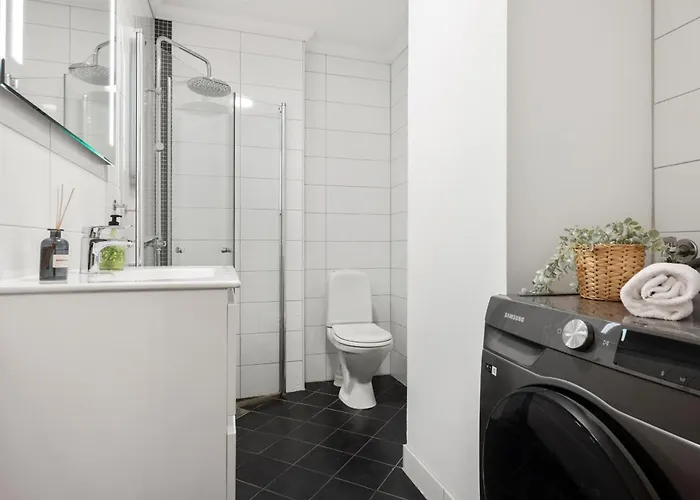 New! Modern City Apt: Central W/ Private Entrence *