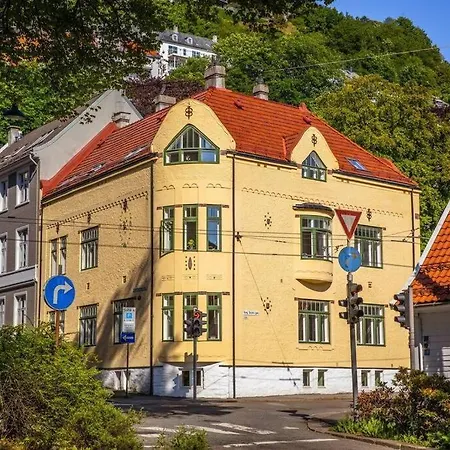 New! Modern City Apt: Central W/ Private Entrence Lejlighed Bergen