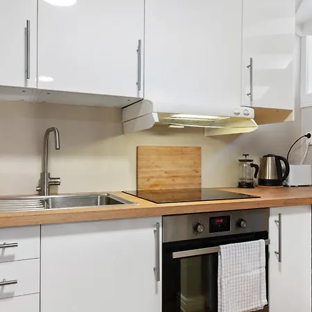 New! Modern City Apt: Central W/ Private Entrence Lejlighed