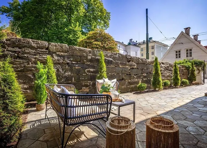 New! Modern City Apt: Central W/ Private Entrence Lejlighed